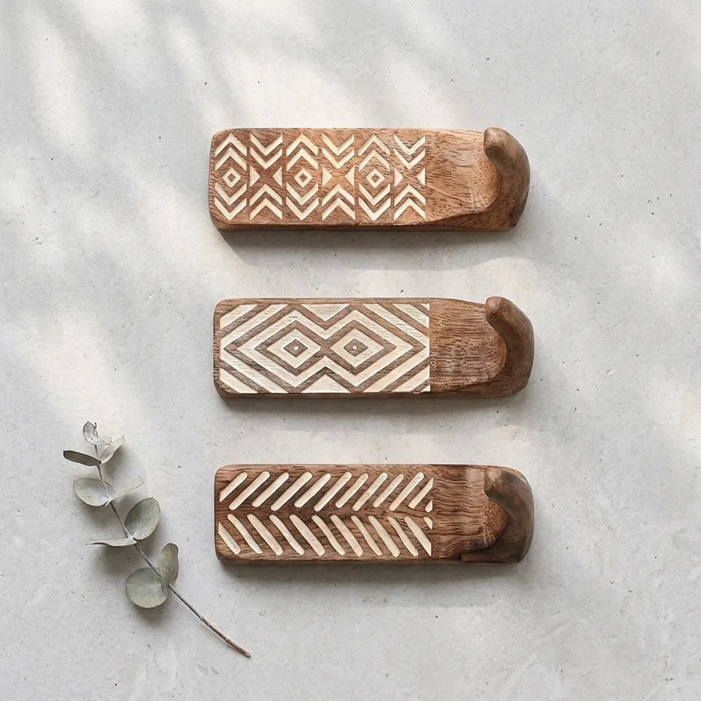 Crochet mural décoratif en bois sculpté motifs géométriques - Le Aztecio
