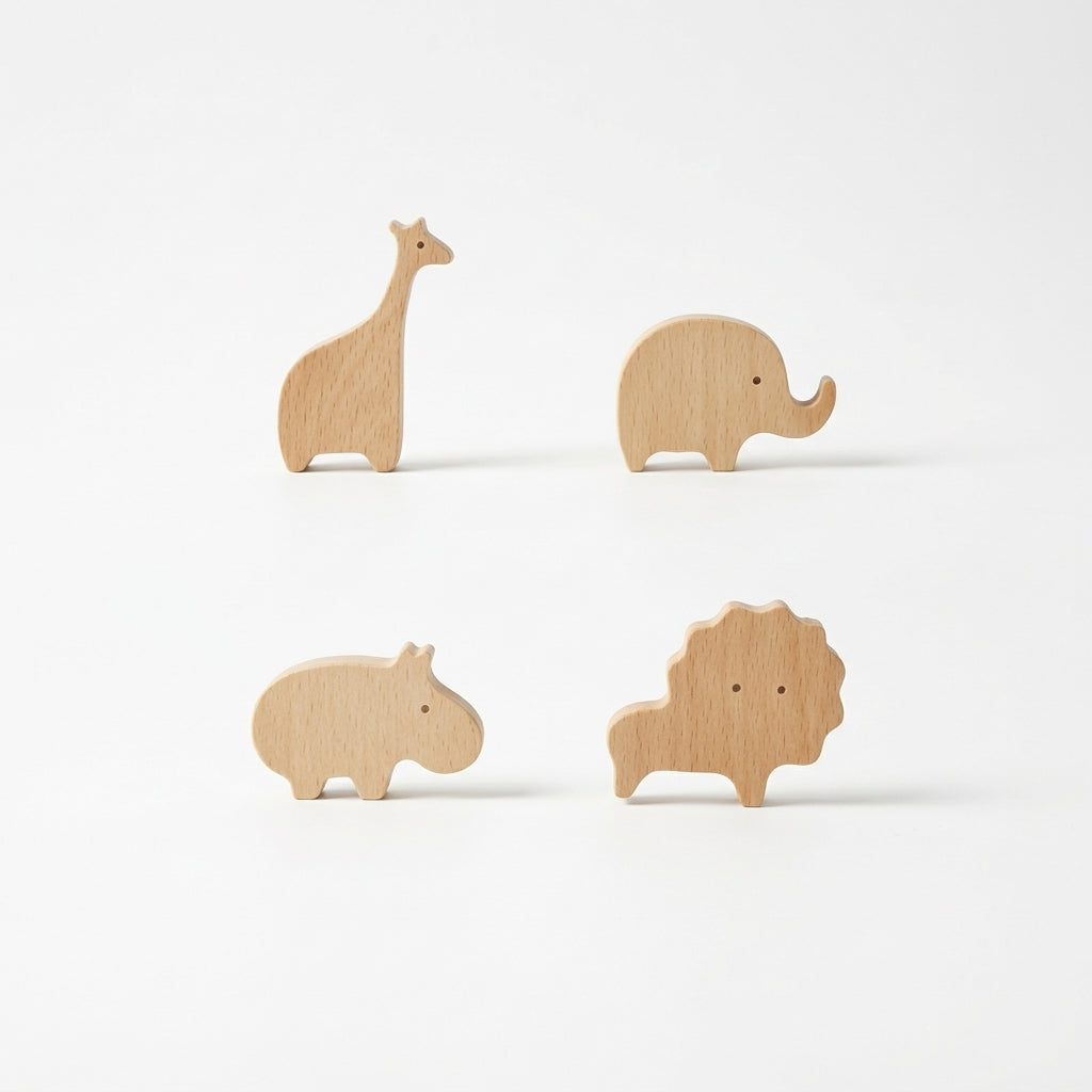 Patères murales enfant Animio en bois de hêtre, designs animaux ludiques.