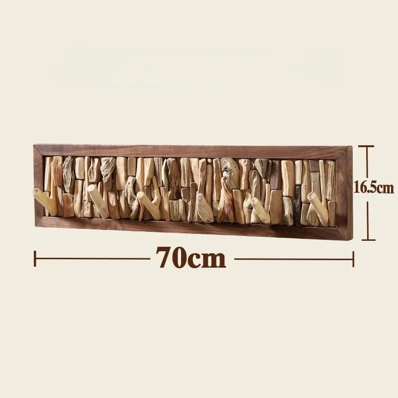 Le Driftio, porte-manteau mural robuste en bois flotté naturel avec cadre clair.