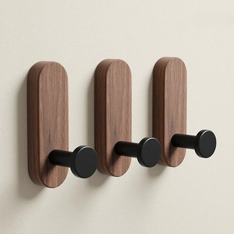 crochets muraux Le Capsulio bois noyer, aluminium design scandinave autocollant