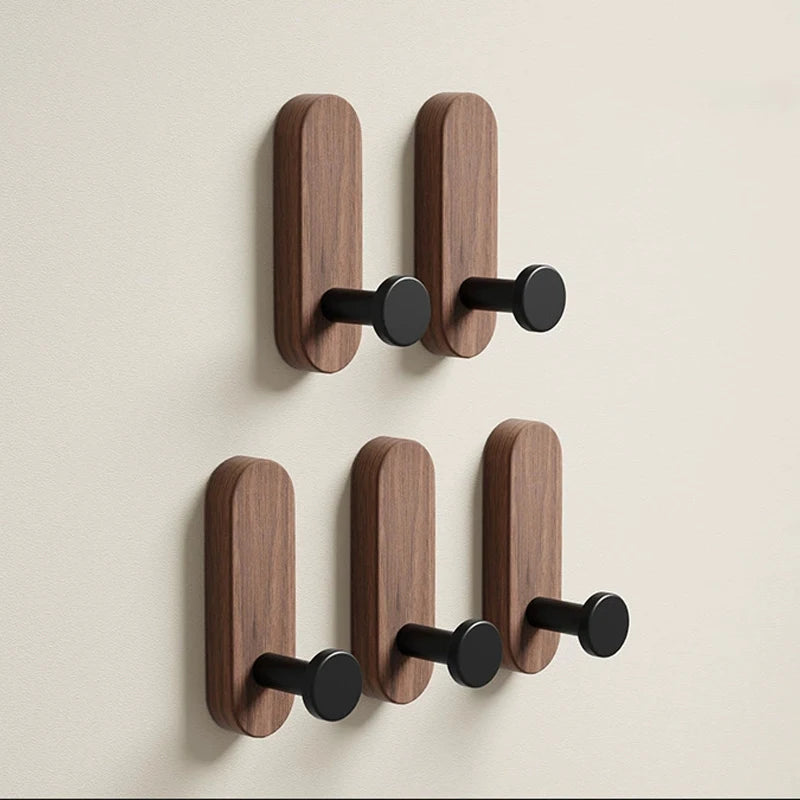 crochets muraux Le Capsulio bois noyer, aluminium design scandinave autocollant
