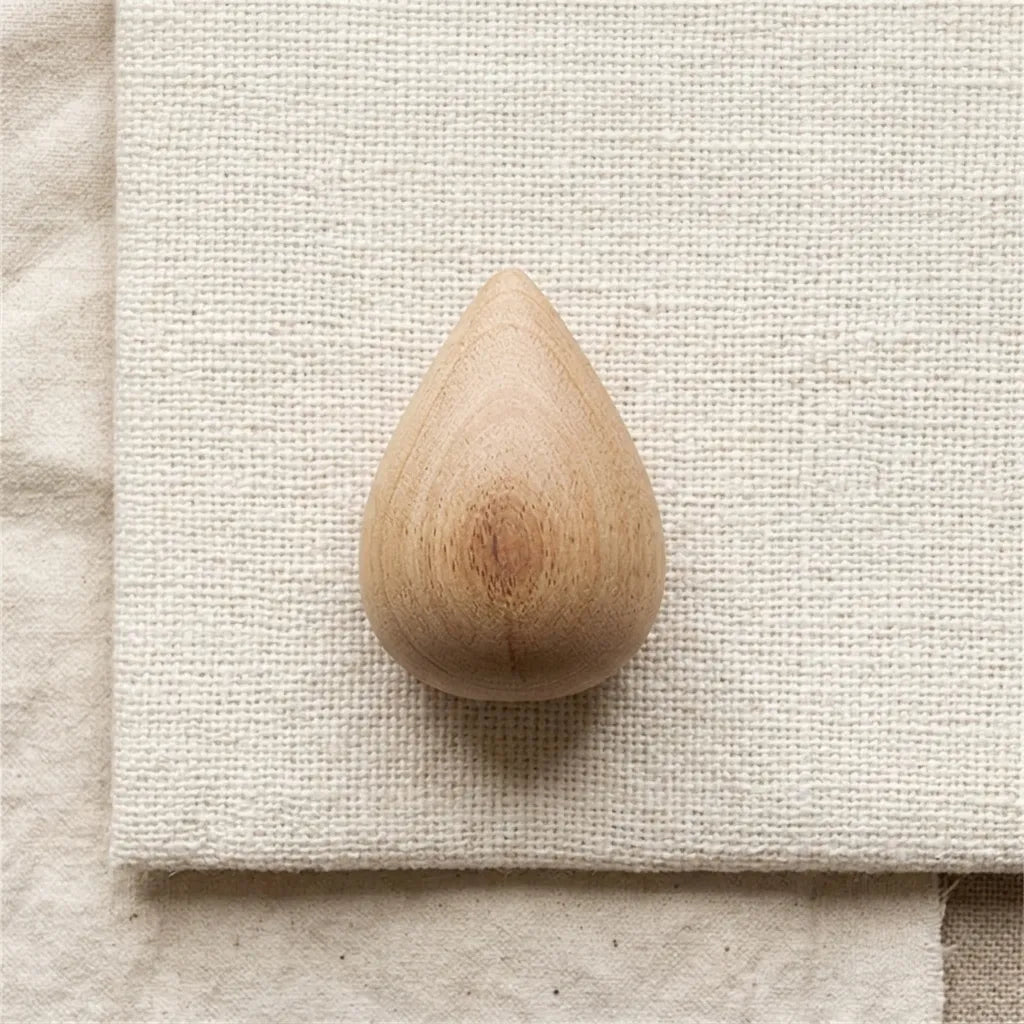 Crochets vêtements en bois naturel forme goutte - Le Goutio
